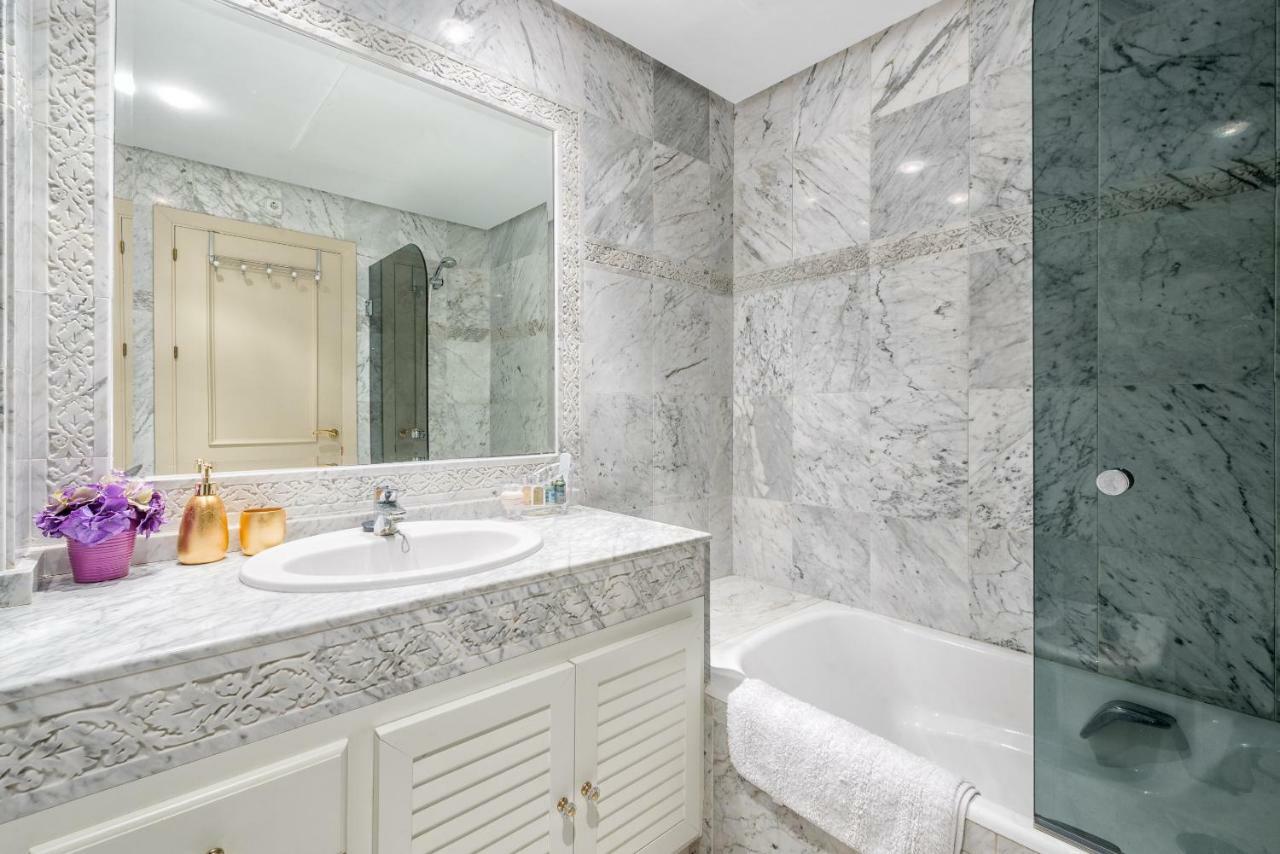 Wintowinrentals Luxury And Sea View Inside Puerto Marina Benalmadena Luaran gambar